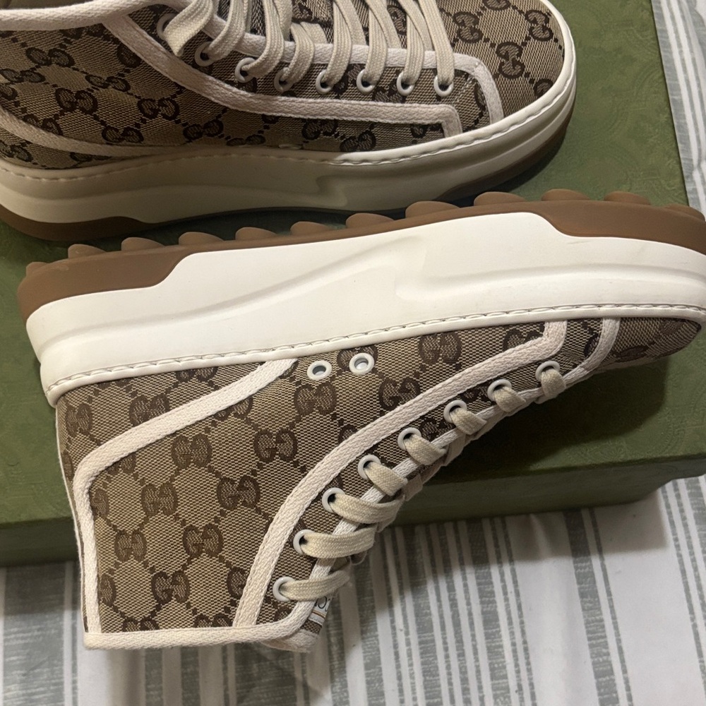 Gucci Beige Monogram High-Top Sneakers with Cream Accents - Picture 5 of 9